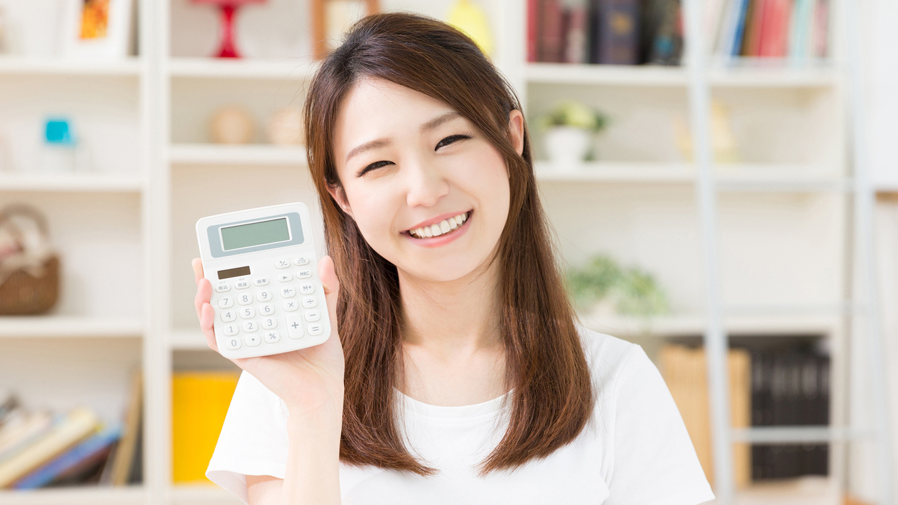 大和で矯正歯科が安い理由を説明するスタッフ